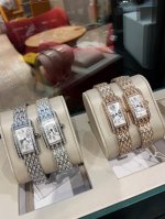 满钻白 金 TankaméRicaine腕表 卡地亚美国坦克系列 小中号表款，进口石英机芯。316L精钢表壳，钢化水晶镜面，剑形蓝钢指针，鱼鳞钢带 三节钢带 3