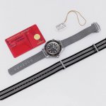 Er全新力作匠心传承omega欧米茄007-Seamaster Diver 300M 独家定制版本 市场唯一对版版本 后盖玻璃渐变设计 精磨网带 头粒与原版一致