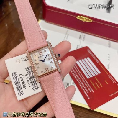 实拍New卡地亚Tank Solo方形腕表新设计打败传统 美出新高度超美喜欢方形手表的亲可以选这款卡地亚Tank 性价比超高 瑞士石英机芯百搭尺寸25.5X33