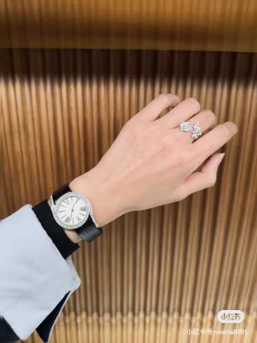 热卖款 伯爵 全新Piaget Lime Light系列腕表，以其独特的造型，引领着时尚界的风潮，更是邀请到国际巨星巩俐倾情代言，必将成为伯爵品牌全新的识别69