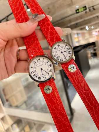 FFF金 钻+20 钢带+20 顶级品质 v8台湾厂卡地亚RONDE DE CARTIER伦敦系列 情侣腕表 大号小号,搭载原装进口石英机芯 壳套外观与原装一致 - 点击图像关闭