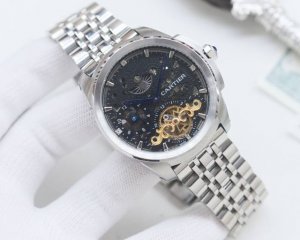 品牌：卡地亚-Cartier 类型：男士腕表 壳套：顶级版316精钢L 表带：进口小牛皮 316精钢表带 机芯：全自动进口机械机芯 镜面：矿物质防刮镜面玻璃 尺