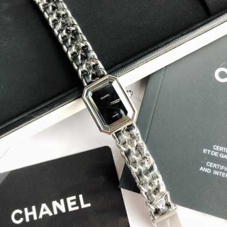 Chanel Premiere是小香家第一款小方腕表，秒杀市面版本，请相信我们对品质的追求，钢色 复古金色现货发； 皮革与精钢的结合，中古表界的万人迷，复古优雅 - 点击图像关闭