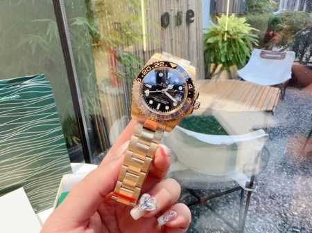图片全套包装40 劳力士格林尼治23年最新款全金黑 Gmt126713Grnr， 黑色面 经典奔驰标 时针 泡泡放大镜日历显示，陶瓷表圈 ， 316精钢 年轻时 - 点击图像关闭