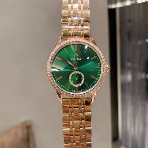 白壳 金壳 Omega 欧米茄 最新女士腕表 期待梦幻与惊喜 将华丽装点于腕间 悦享浪漫之感 316L精钢表壳 进口石英机芯 矿物质强化玻璃镜面 精钢表带 尺寸
