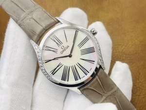 Tw Factory2023墙裂推荐 致力于为女士打造精美典雅 卓越创新的时计臻品 欧.米茄omega蝶飞系列名典女士腕表 1 表壳 表壳以女士曲线美作为设计元