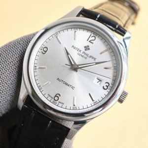 白壳 金壳 〔最新爆火热门款 百达翡丽 Patek Philippe 采用独特的表盘设计 搭配而来的是更高档奢华的腕表， 初识百达翡丽必憧憬有朝一日能拥有它，戴