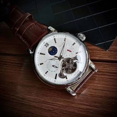 白 金 品牌: 百达翡丽 多功能飞轮新品，商务休闲 奢华大气类型：精品男士腕表 新品 表带：真牛皮表带 舒适 316精钢表带 耐用 机芯:高级机械机芯 稳定 材