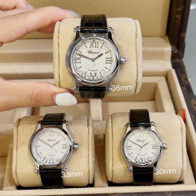 实拍 快乐钻Happy Diamonds 作为萧邦最门热最畅销的系列一以直细腻的手法诠释萧邦志标性灵动钻的石概念，此系列作柔品美而时尚，新款快乐钻的口圈弧形线条