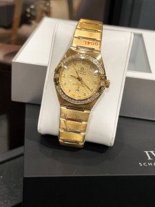 金+30 钻圈20 机械70 新款第五代星座女款29Mm完美之作到货啦！石英机械都有！皮带和钢带可选！星座系列最新腕表]集经典传承与现代美学于一身，上手效果非常