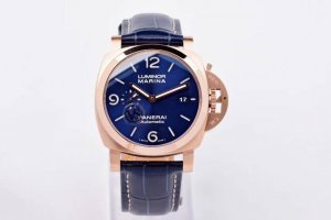 Vs 新品：44Mm“骚蓝”庐米诺红金腕表M1112。金表无数，唯有沛 Na 海红金表浓郁深厚，特征性设计，视觉上独特，形态上扎实，戴着过瘾！买红金系列的那必定