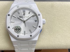 aps 爱彼15500全陶瓷款式全新到货，凭借陶瓷材质与Cal.4302一体机复杂功能的结合，成为工艺与创新的典范，既延续了皇家橡树的经典美学，又突破传统材质限