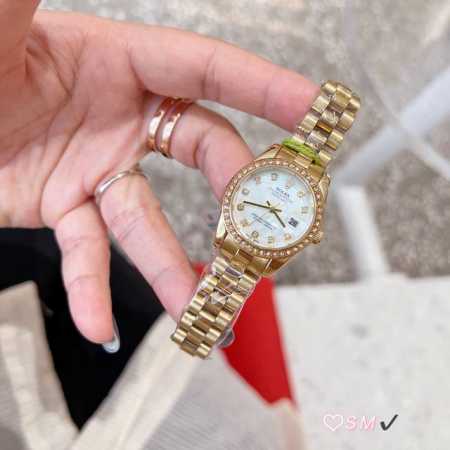 劳力士 日志 系列经典女款钢表带。 火爆推荐绿盘，珍珠贝母表盘彰显璀璨夺目、设计显出独特高贵优雅女神气质！搭配施华洛世奇水晶钻石，纯手工镶嵌而成，女性气质，高端 - 点击图像关闭