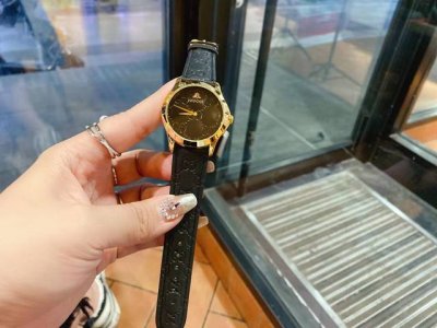 专柜全套包装25 酷奇 官网爆款压花 小蜜蜂 五色现货供应 进口石英机芯 跑量款 性价比超高 超级百搭款 表盘尺寸：36Mm！