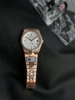 最大限度还原真实的佩戴质感 告别粗劣仿品的轻飘飘 Land-Eller陆使型 尺寸：40Mm9.7Mm 表壳：对版9.4Mm表耳间距及三角坑纹表圈一体式表壳 表