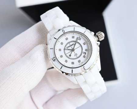 Chanel 香奈儿j12系列 表径 33Mm 进口瑞士原装专柜同型号机芯 零故障 真钻原装机芯 高科技精密陶瓷搭配精钢旋入式表冠 蓝宝石玻璃镜面 表盘天然贝母 - 点击图像关闭