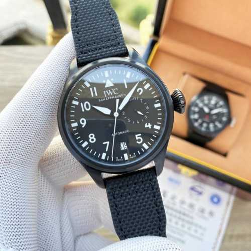 金黑+20万国 Iwc精品男士腕表，多功能设计，尊贵大气，绅士风范，卓越品质，热卖全城。采用全自动机械机芯，顶级316精钢表壳表带，矿物质超强镜面，尺寸44*1
