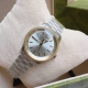 360 探索2025早春古驰G-Timeless 石英系列。表径29Mm，表盘缀饰低调内敛的互扣式双G和Gucci字母标识，诠释时尚型格。不绣钢间电Pvd表带表
