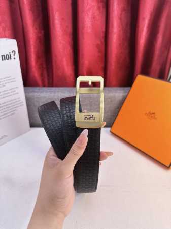 特 品牌： 爱玛士 新款进口3. 5自动扣头层小牛皮，手感细腻柔软。搭配纯钢自动精品钢扣，男士必备！宽度： 3.5Cm自动钢扣头层牛皮皮带 - 点击图像关闭