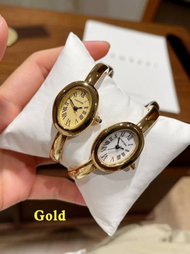 cartier 手镯款Baignoire浴缸系列腕表 典雅欧风浴缸形状 完美演绎卡地亚的经典美学 涌现腕表设计的焕新力量 卡家又一经典之作浴缸系列 实物拿到手的