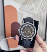 作为送男友的礼物，阿玛尼Ar1981值得入手，但也有小细节要注意，优点很突出，外观真的抗打，简约大气的设计，男生戴显成熟稳重，不管是职场还是日常都百搭；自动机械