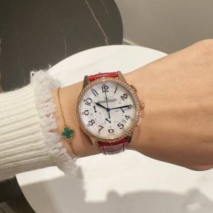 新带子 牛货 Jaeger-Lecoultre 积家6针爆卖女款年度最佳款 蓝宝镜面不怕花，进口机芯走时准 尺寸：37.5Mm 厚度：10Mm 家人们，闭眼入