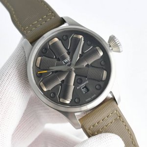 白 黑 万国 Iwc 技术引领时尚万国典范 大飞新品Iwc概念表特别版 表壳 腕表数据46Mm.，采用高科技强化316精钢 字面 采用飞机引擎形状.菱角切工形状