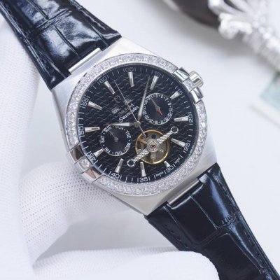 白 金900品牌：欧米茄-Omega 类型：男士腕表 壳套：顶级版316精钢L 表带：进口小牛皮表带 机芯：全自动机械机芯 镜面：矿物质防刮镜面玻璃 尺寸：直径