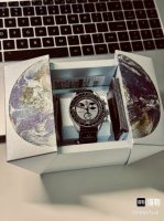 斯沃琪联名欧米茄手表，轻便舒适，大小合适，时尚潮流，挺适合我的，还有夜光，价格p也不贵，喜欢。#欧米茄Swatch联名