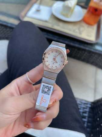 经典款式 永恒不变 满钻圈口欧米茄Omega，双鹰星座系列，采用高级石英机芯，蝴蝶双按表扣。 矿物质耐磨玻璃材质，表里如一 独具匠心！尺寸：28Mm - 点击图像关闭