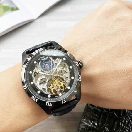 统一 精致百搭 最新 浪琴最新设计大飞轮精品 类型 精品男士腕表 表带 真牛皮表带 机芯 高端全自动机械机芯 镜面 矿物质强化玻璃 更高清 品味高雅 浩瀚大气 - 点击图像关闭