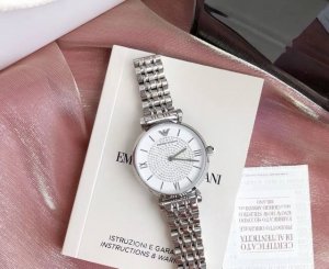 一旦拥有 别无所求” DDD 第一块表是高中时候买的斯沃琪 一直带到了表带褪色 这是第二块表 在短暂的考虑后 还是打算入手 全靠男朋友大力支持 最开始看这块表也