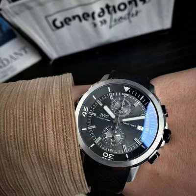 万国海洋复杂时计胶带男士经典 -品牌：万国 五针经典，浩瀚大气 低调绅士类型：精品男士腕表 新品 表带：泰国进口胶带 舒适 361精钢表带 耐用 机芯:顶级石英