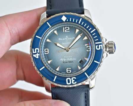 宝珀五十寻系列腕表， 2025款［表壳 腕表尺寸45Mm316精钢金属表壳与蓝宝石圈口镜面搭配 同步正品 超薄的表壳采用Cnc精雕硬币外边线条流程，优雅的表耳舒 - 点击图像关闭