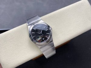 白 -间金 -全金 圆钻+50 罗马钻圈+150 Om+Factory 独家新作 双历星座 以经典之名，彰显非凡。38毫米同轴星期日历型星座系列男土腕表将星座系