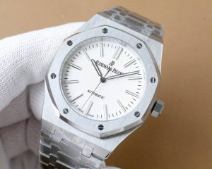 2022年度audemars Piguet-爱彼皇家橡树50周年专场推出的全新表盘设计磨砂工艺与表壳表带浑然一体刻度凌厉设计与剑针相互呼应 1壳套内非置胶圈机芯