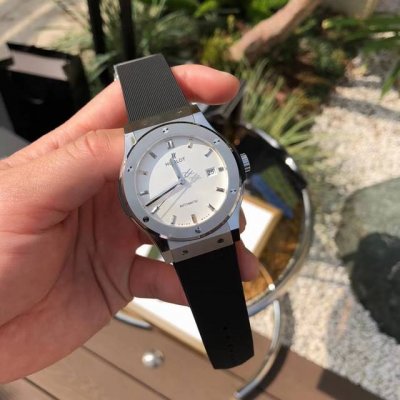 宇舶 款1 黑带钛金蛋白石表盘 42Mm 型号542.Nx.2611.Lr