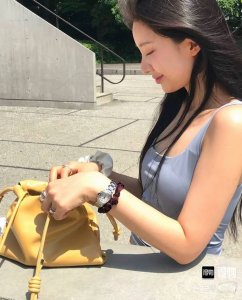 台湾厂蓝气球，28，33石英最新面，尺寸齐全 认准底盖码745565Xx3489 ，这个系列的腕表在卡地亚制表业中以风格细腻，格调优雅著称，当然此腕表一定具有这