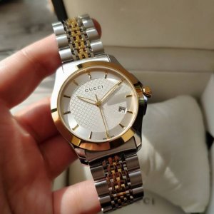 原盒:30 古驰九珠带石英男表，原单正品，蓝宝石玻璃，原装瑞士机芯，316精钢，表径38Mm，欢迎下单！