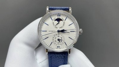 gr新品匠心打造！ Iwc柏涛菲诺系列Iw359001腕表是品牌推出的第一款配备全新自主研发全历模块的作品！ 而其他款式不同，此次表盘采用“上下双眼”布局，12