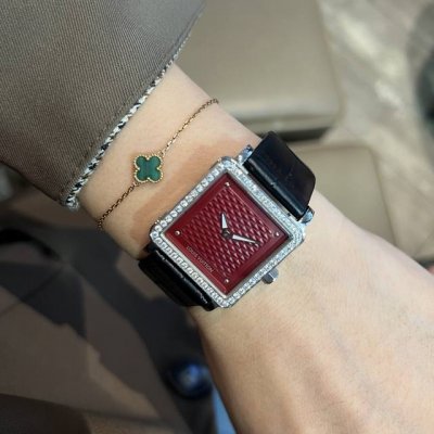 Lv 路易威登 顶级原单 牛货来袭划重点式的推荐专柜同步最新款方壳镜面材质：蓝宝镜面机芯：瑞士进口石英尺寸：30Mm X 30Mm厚度：7Mm