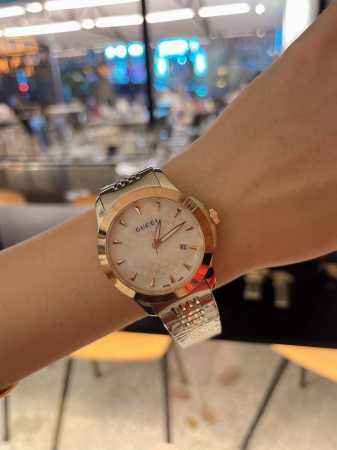 白壳 金 Gucci古驰 新款g-Timeless系列，经典九珠表带。三珠带。搭配精美。白面。黑面。灰面。绿面。情侣腕表。女装28Mm男装38Mm。316精钢 - 点击图像关闭