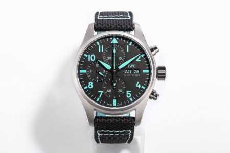 Tw新品 万国 Iwcamg工程师强强联手 骚气十足 赠送原装快拆表带一条 Iwc 万国 飞行员新款Iw388108 1.腕表采用喷砂哑光技术处理呈现钛效果，做 - 点击图像关闭