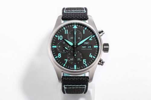 Tw新品 万国 Iwcamg工程师强强联手 骚气十足 赠送原装快拆表带一条 Iwc 万国 飞行员新款Iw388108 1.腕表采用喷砂哑光技术处理呈现钛效果，做
