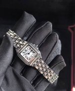 卡地亚猎豹中号 Wspn0007 卡地亚猎豹系列 型号:Wspn0007 中号 表径27*37毫米 石英机芯 精钢材质 白色表盘搭配蓝钢指针 简洁大方款式 公价