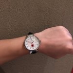 实拍路易威登，奢华大器格调与精湛钟表技术的完美化身，力量及光辉之表现，超凡外形与卓越的工艺，精心考究的42毫米直径表壳，以纯熟工艺打造的及独有的设计腕表。采用终