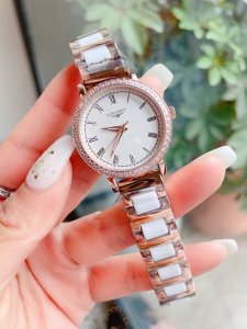 白钻 玫 钢带20陶瓷40新款浪琴-Longines简约大气女款 进口石英机芯 矿物质玻璃镜面 316L精钢表壳 直径30Mm厚8Mm 该款腕表备受女性喜爱，在