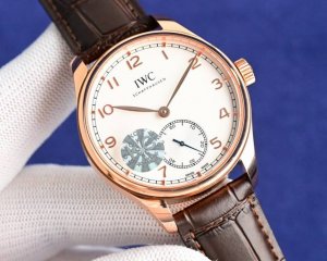 白1150，玫1560 kc 市场最高版本 万国 Iwc 葡萄牙自动小三针系列腕表！Om5 1表径40.4毫米，机芯采用定制机82200自动机械。 2惟妙惟肖的