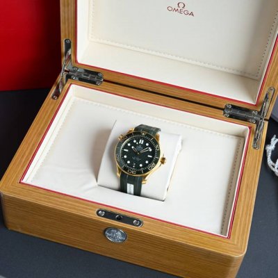 2025新款欧米茄海马金绿包金版 尺寸42Mm 型号21062422010001海马最顶级版本 真包金 不掉色，支持任意对比，所有细节做工跟足原版，真正可以做到