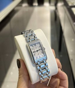 浪琴黛绰维纳中号真的是浪琴的爆款，经常断货，上手优雅复古又时尚后期换成皮表带更优雅！ #浪琴